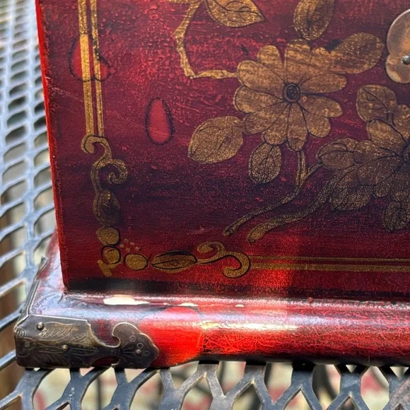 Vintage red lacquered wood Asian style jewelry box - Picture 8 of 17